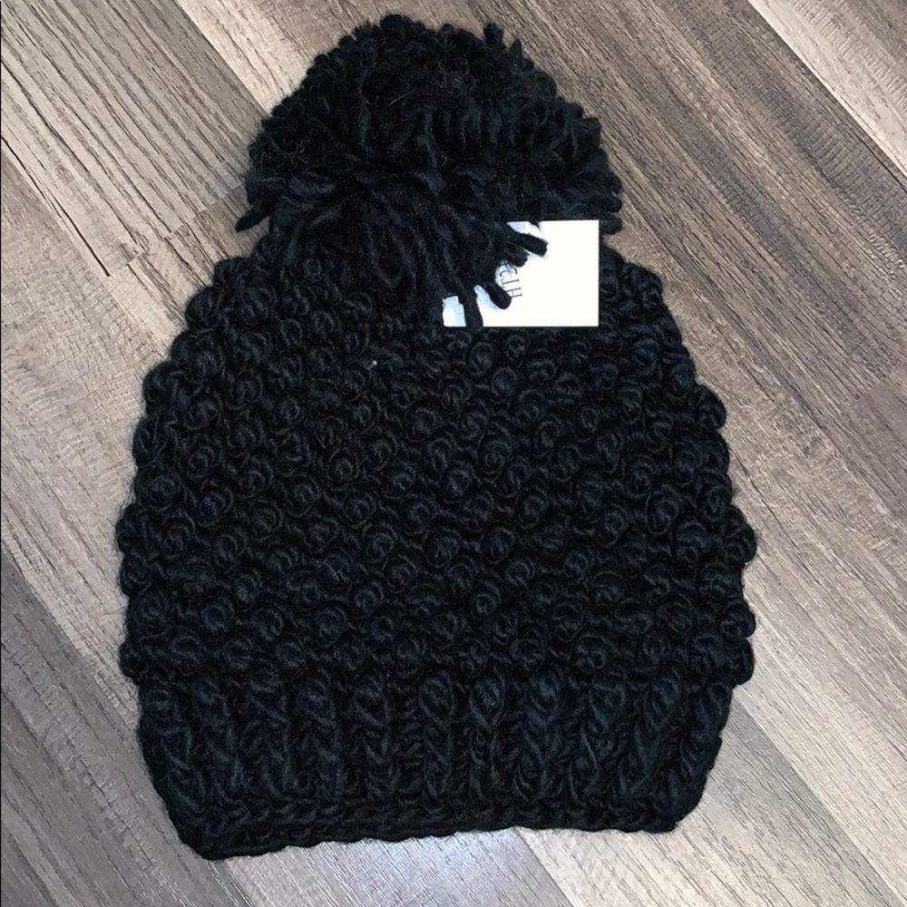 NWT Women’s winter hat - Picture 2 of 3